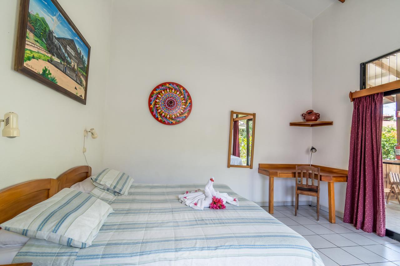 Hotel Colinas Del Sol Атенас Екстериор снимка