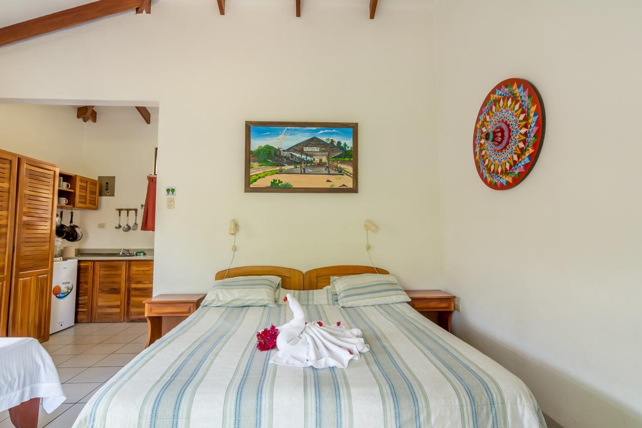Hotel Colinas Del Sol Атенас Екстериор снимка